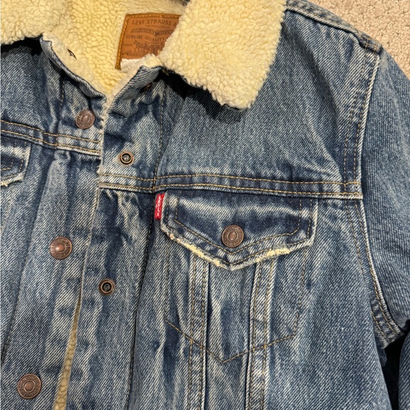 Levis Jean Jacket with Sherpa Interior - Picture 5 of 7